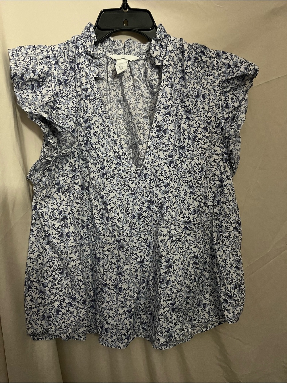 H&M White and Blue Floral V-Neck Flutter Sleeve Blouse
